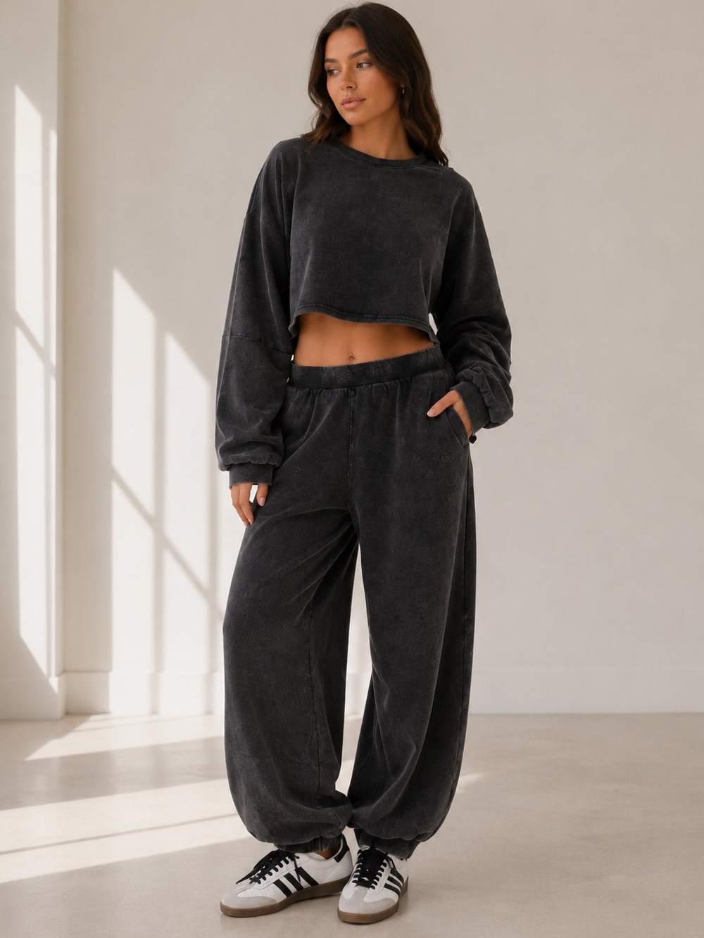 586. Washed Black Cropped Sweatshirt & Jogger Set